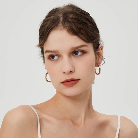 GOLD 18k Plated Twisted Chunky Hoop Earrings - Picture 2 of 3